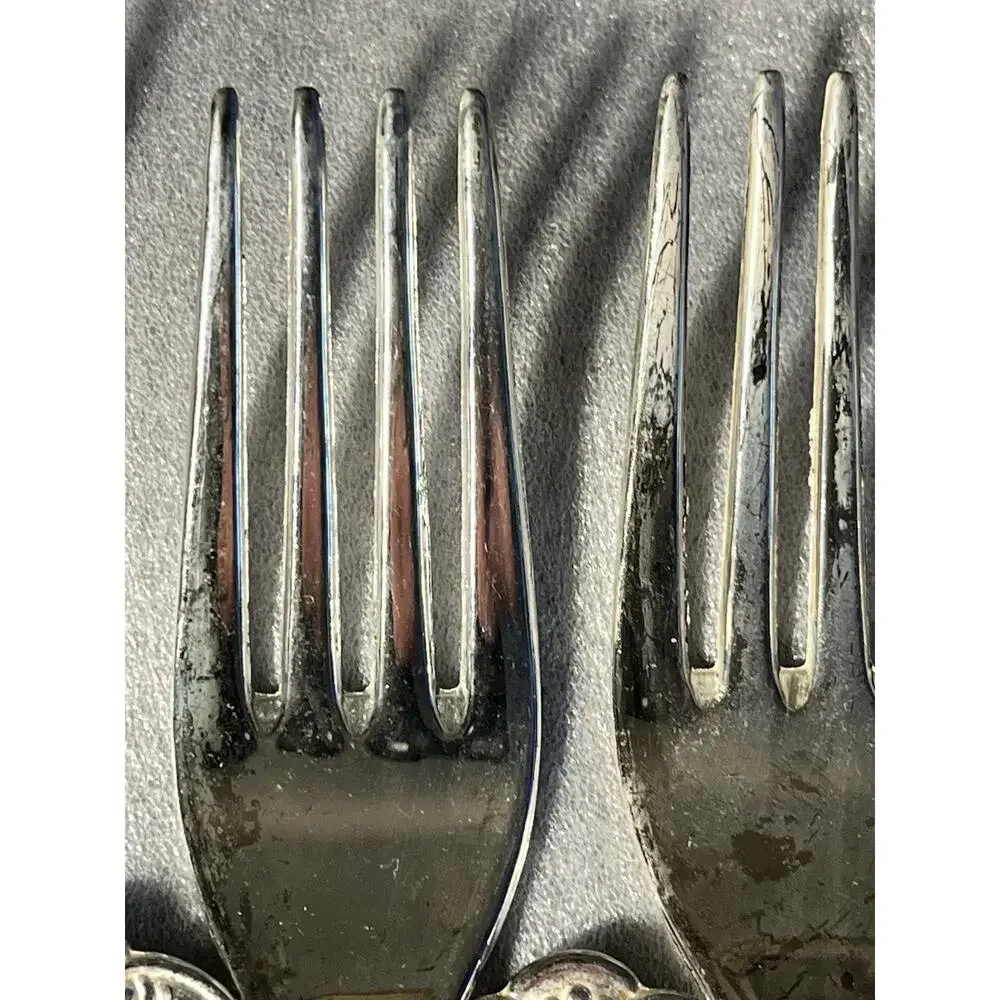 32 Piece Italian Kings Shell Pattern Silverplated Tarnished/dirty/pitted
